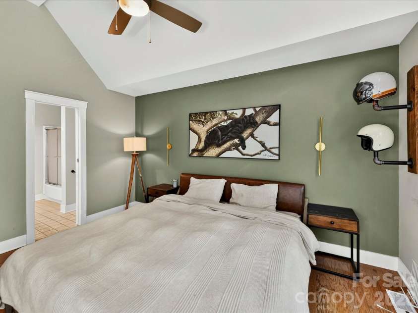 232 Clarkson Street, Charlotte, NC 28202.  MLS# CAR4394302, YatesRealty ID 36595. 