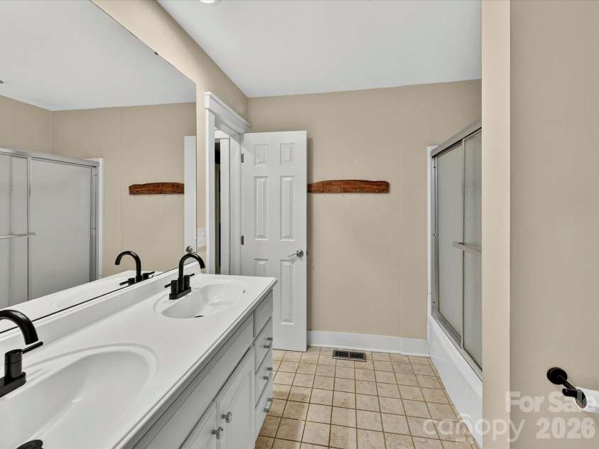 232 Clarkson Street, Charlotte, NC 28202.  MLS# CAR4394302, YatesRealty ID 36595. 