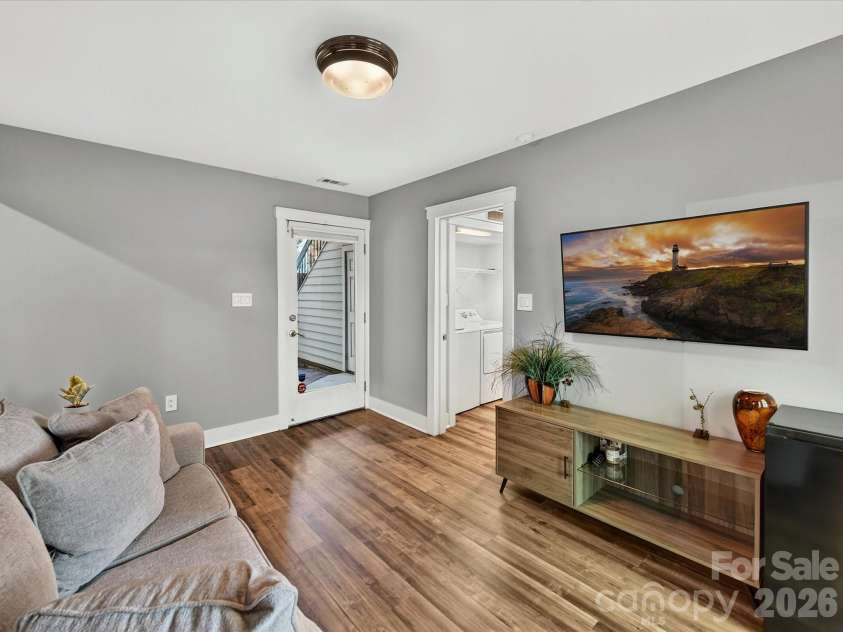 232 Clarkson Street, Charlotte, NC 28202.  MLS# CAR4394302, YatesRealty ID 36595. 