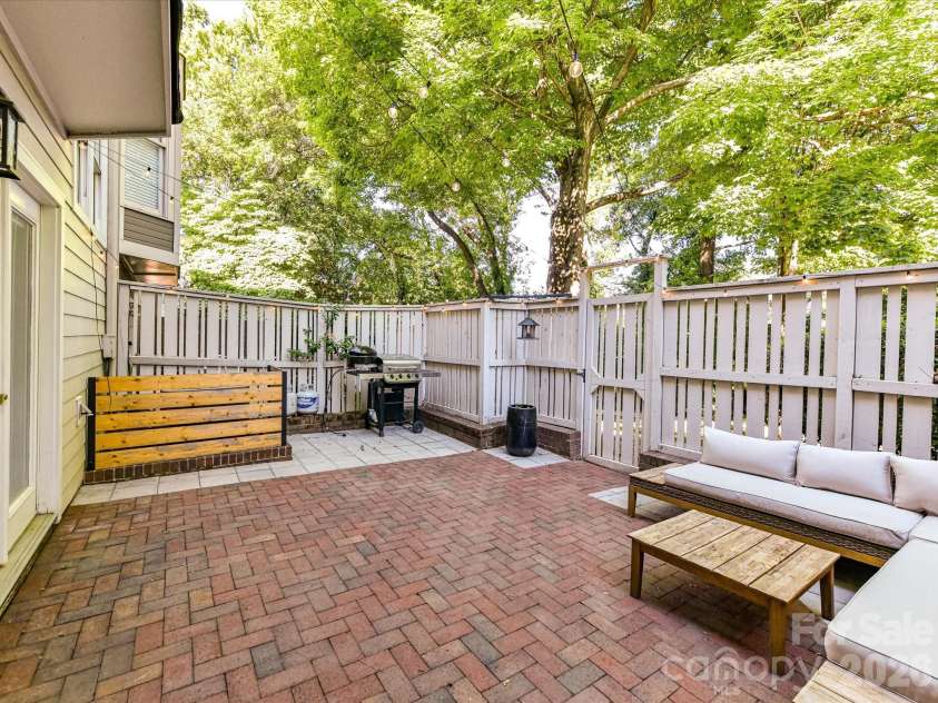232 Clarkson Street, Charlotte, NC 28202.  MLS# CAR4394302, YatesRealty ID 36595. 