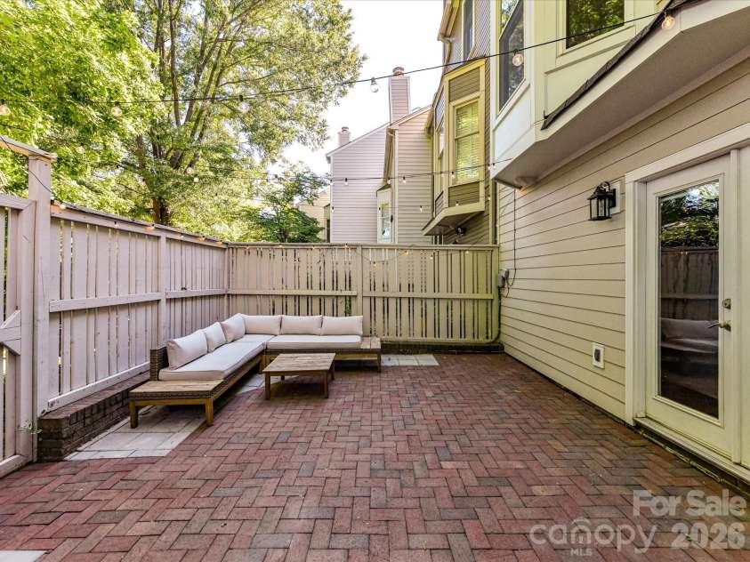 232 Clarkson Street, Charlotte, NC 28202.  MLS# CAR4394302, YatesRealty ID 36595. 