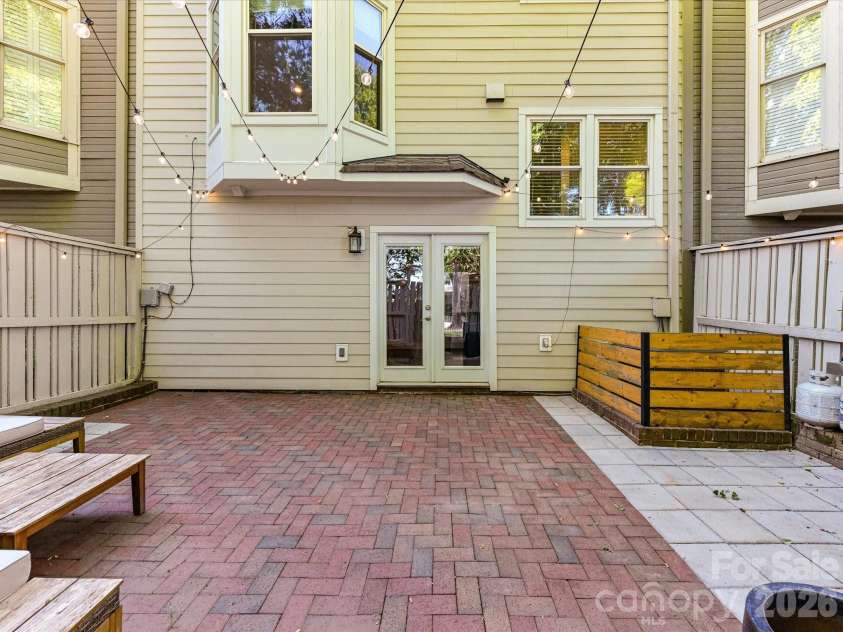 232 Clarkson Street, Charlotte, NC 28202.  MLS# CAR4394302, YatesRealty ID 36595. 
