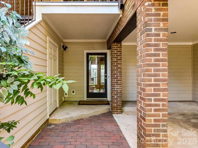 232 Clarkson Street, Charlotte, NC 28202.  MLS# CAR4394302, YatesRealty ID 36595. 