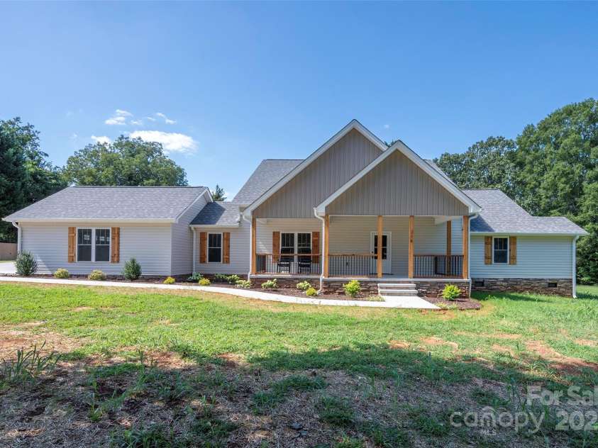 214 Park Avenue, Mocksville, NC 27028.  MLS# CAR4303101, YatesRealty ID 36597. 