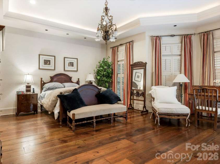 4523 Fox Brook Lane, Charlotte, NC 28211.  MLS# CAR4401054, YatesRealty ID 36597. 