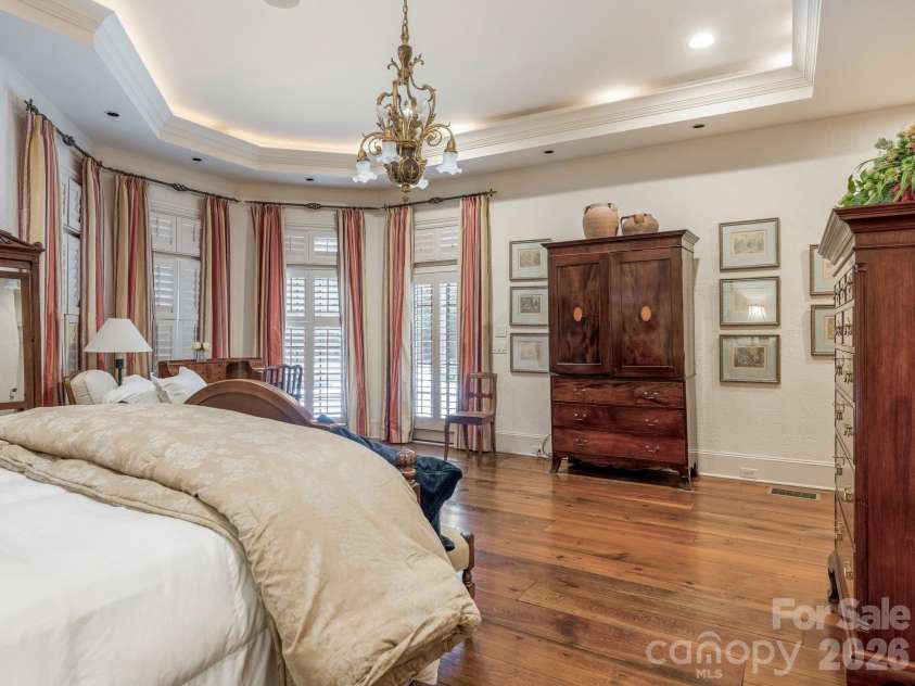 4523 Fox Brook Lane, Charlotte, NC 28211.  MLS# CAR4401054, YatesRealty ID 36597. 