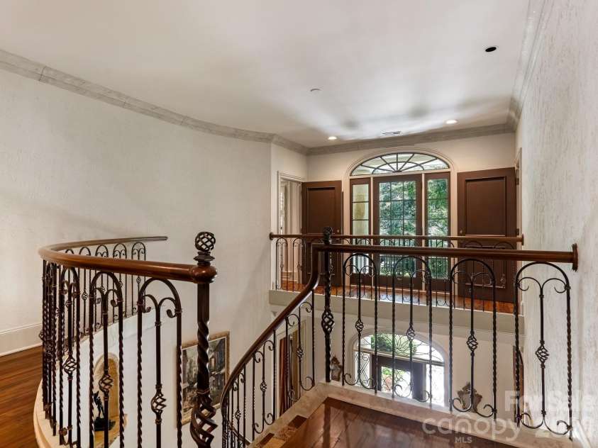 4523 Fox Brook Lane, Charlotte, NC 28211.  MLS# CAR4401054, YatesRealty ID 36597. 