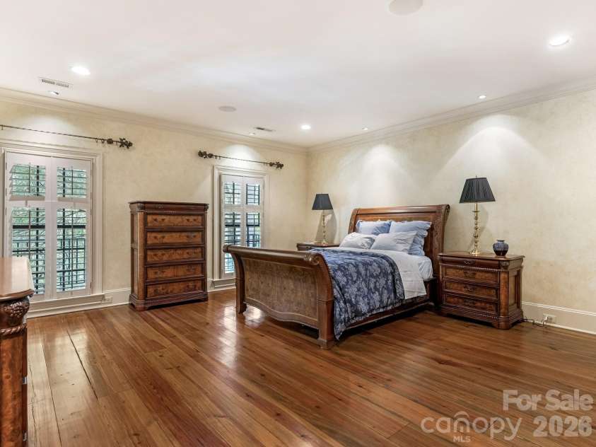 4523 Fox Brook Lane, Charlotte, NC 28211.  MLS# CAR4401054, YatesRealty ID 36597. 