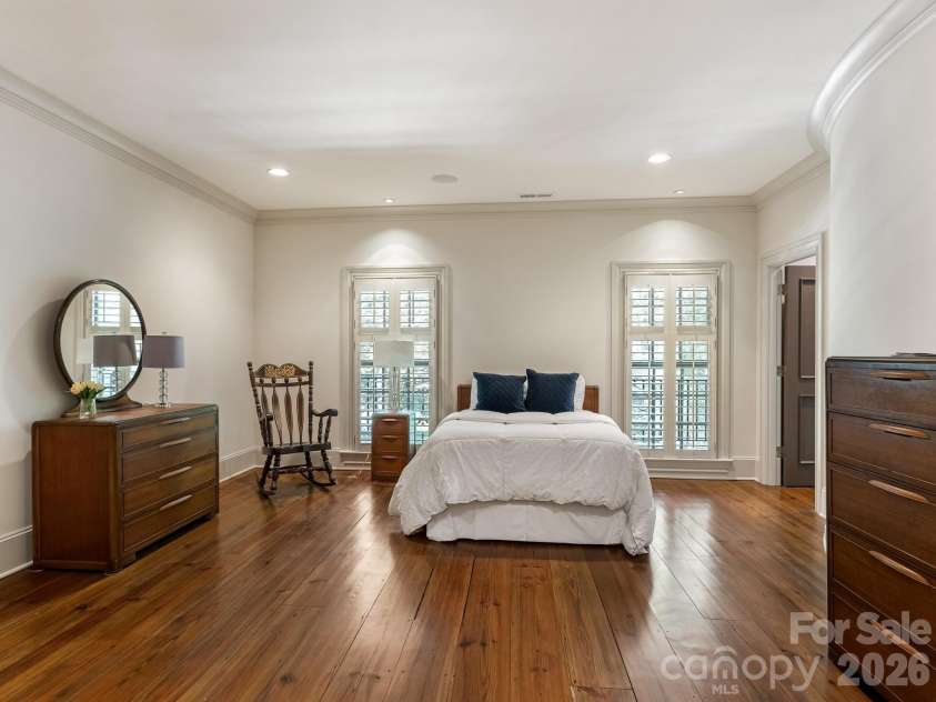 4523 Fox Brook Lane, Charlotte, NC 28211.  MLS# CAR4401054, YatesRealty ID 36597. 