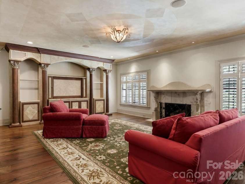 4523 Fox Brook Lane, Charlotte, NC 28211.  MLS# CAR4401054, YatesRealty ID 36597. 