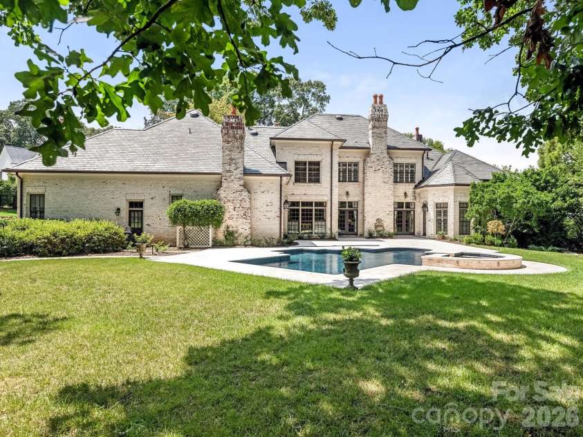 4523 Fox Brook Lane, Charlotte, NC 28211.  MLS# CAR4401054, YatesRealty ID 36597. 