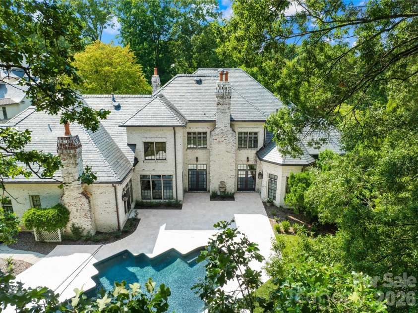 4523 Fox Brook Lane, Charlotte, NC 28211.  MLS# CAR4401054, YatesRealty ID 36597. 