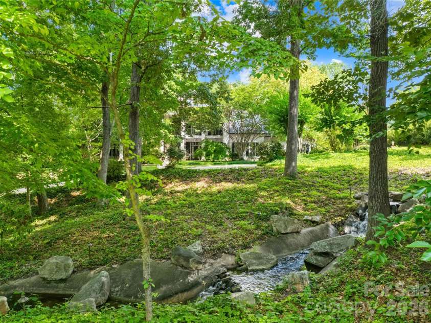 4523 Fox Brook Lane, Charlotte, NC 28211.  MLS# CAR4401054, YatesRealty ID 36597. 