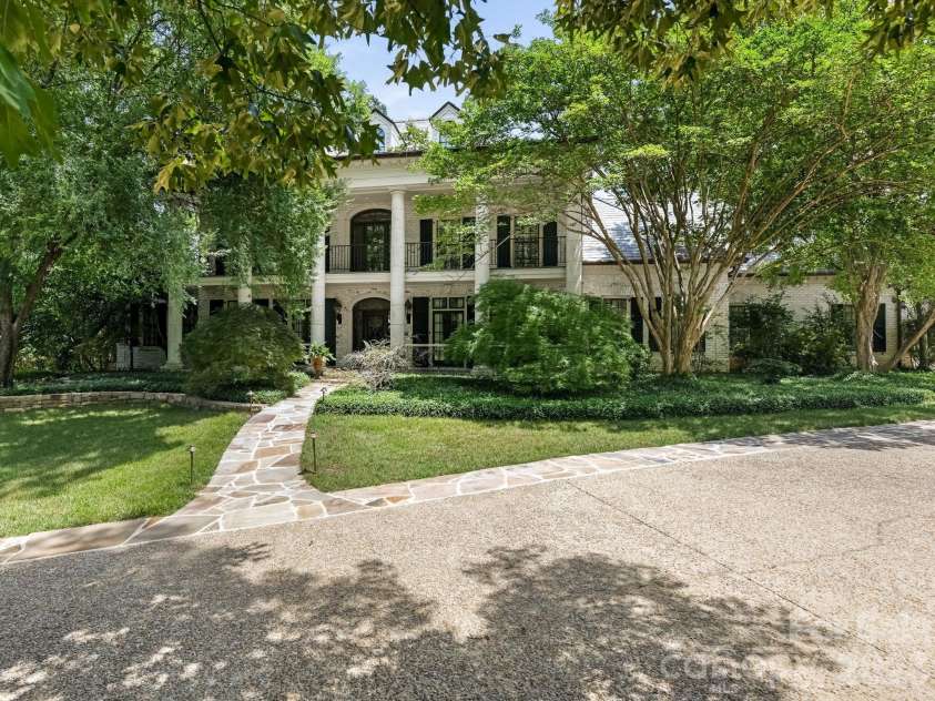 4523 Fox Brook Lane, Charlotte, NC 28211.  MLS# CAR4401054, YatesRealty ID 36597. 