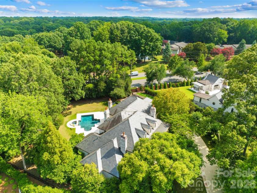4523 Fox Brook Lane, Charlotte, NC 28211.  MLS# CAR4401054, YatesRealty ID 36597. 