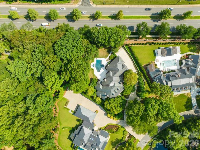 4523 Fox Brook Lane, Charlotte, NC 28211.  MLS# CAR4401054, YatesRealty ID 36597. 