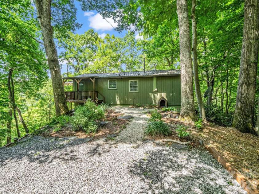20 Kimberly Road, Black Mountain, NC 28711.  MLS# CAR4400937, YatesRealty ID 36599. 