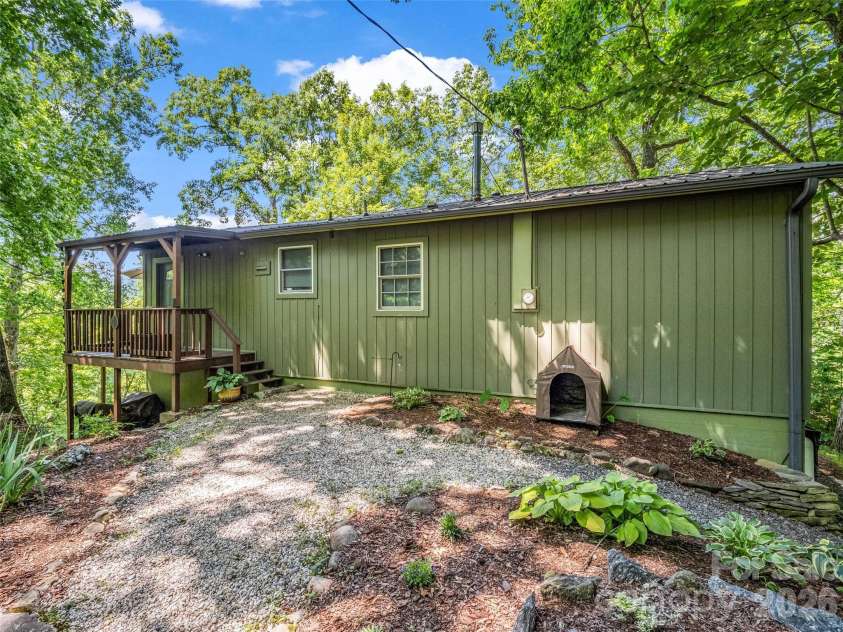 20 Kimberly Road, Black Mountain, NC 28711.  MLS# CAR4400937, YatesRealty ID 36599. 