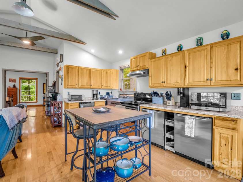 20 Kimberly Road, Black Mountain, NC 28711.  MLS# CAR4400937, YatesRealty ID 36599. 