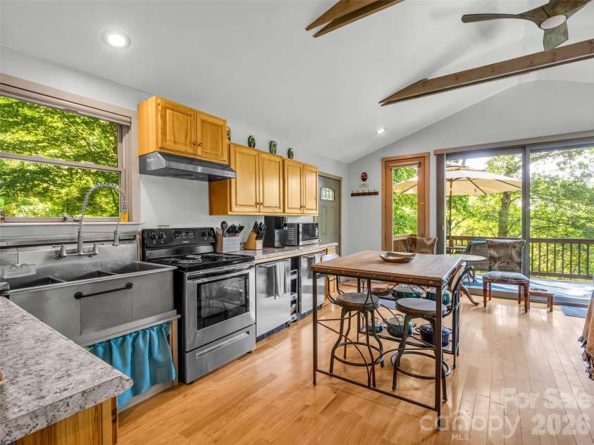 20 Kimberly Road, Black Mountain, NC 28711.  MLS# CAR4400937, YatesRealty ID 36599. 