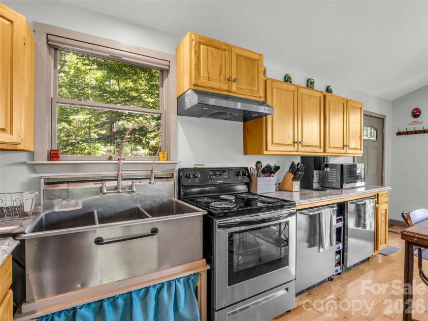 20 Kimberly Road, Black Mountain, NC 28711.  MLS# CAR4400937, YatesRealty ID 36599. 