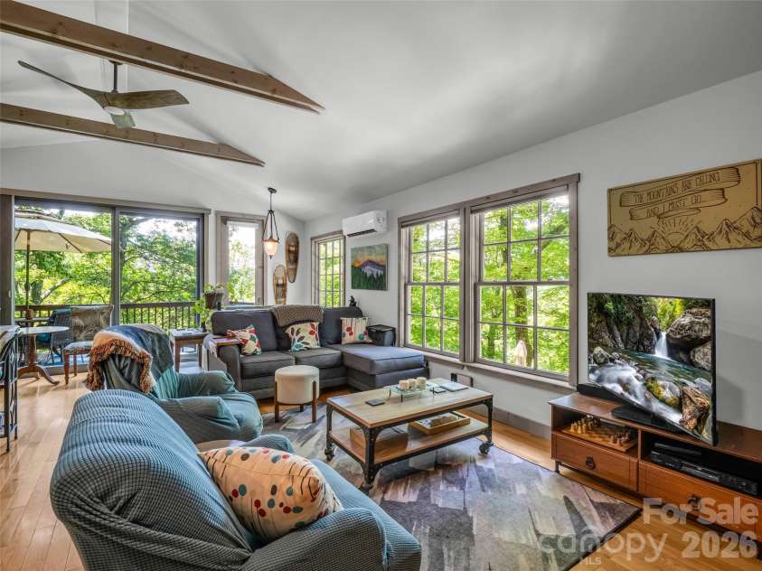 20 Kimberly Road, Black Mountain, NC 28711.  MLS# CAR4400937, YatesRealty ID 36599. 