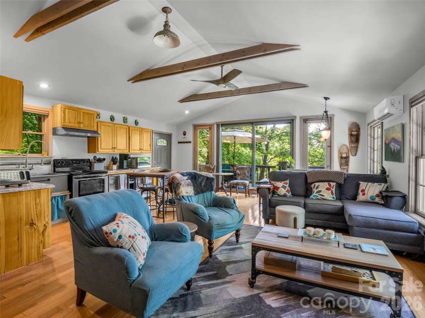 20 Kimberly Road, Black Mountain, NC 28711.  MLS# CAR4400937, YatesRealty ID 36599. 