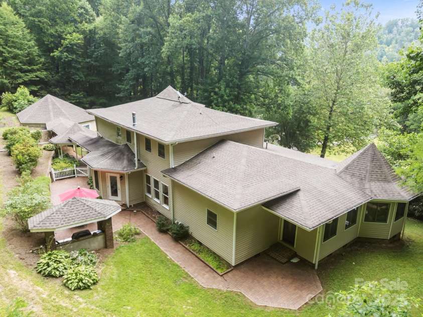 235 Kinder Lane, Canton, NC 28716.  MLS# CAR4270406, YatesRealty ID 366. 