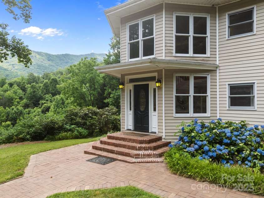 235 Kinder Lane, Canton, NC 28716.  MLS# CAR4270406, YatesRealty ID 366. 