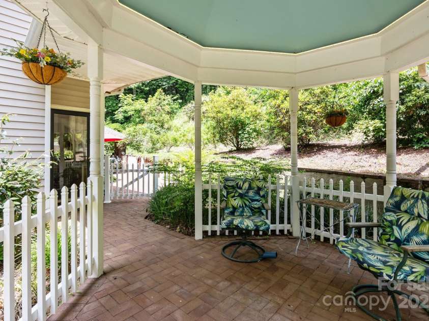 235 Kinder Lane, Canton, NC 28716.  MLS# CAR4270406, YatesRealty ID 366. 