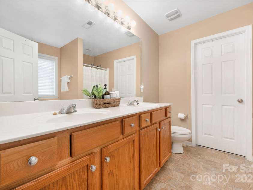 128 Lacona Trace, Mooresville, NC 28115.  MLS# CAR4222843, YatesRealty ID 3660. Primary bathroom
