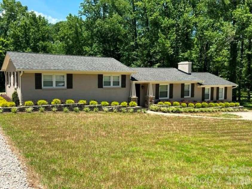 903 8th Street, Bessemer City, NC 28016.  MLS# CAR4398416, YatesRealty ID 36600. 