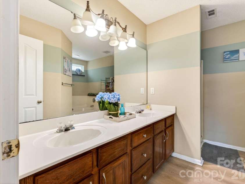 13908 Mcgloughlin Way Court, Charlotte, NC 28273.  MLS# CAR4384683, YatesRealty ID 36601. 
