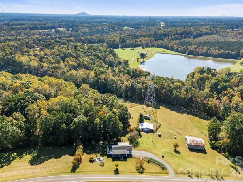 320 Huffstetler Lake Road, Dallas, NC 28034.  MLS# CAR4383842, YatesRealty ID 36603. 