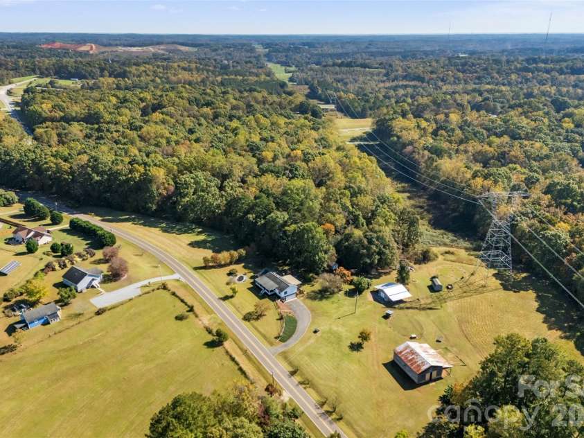 320 Huffstetler Lake Road, Dallas, NC 28034.  MLS# CAR4383842, YatesRealty ID 36603. 