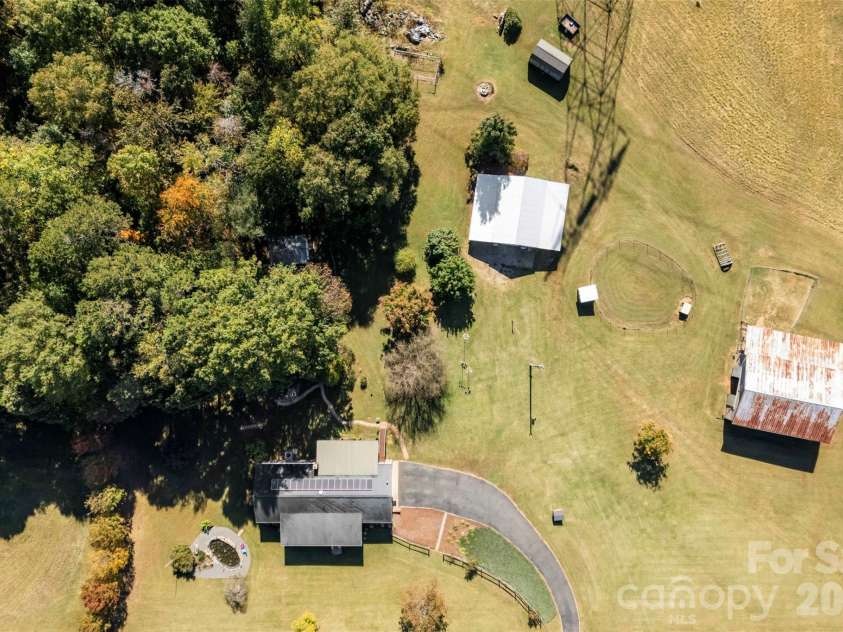 320 Huffstetler Lake Road, Dallas, NC 28034.  MLS# CAR4383842, YatesRealty ID 36603. 