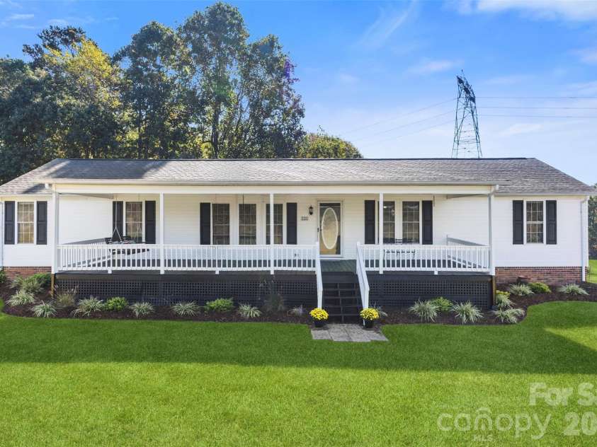 320 Huffstetler Lake Road, Dallas, NC 28034.  MLS# CAR4383842, YatesRealty ID 36603. 