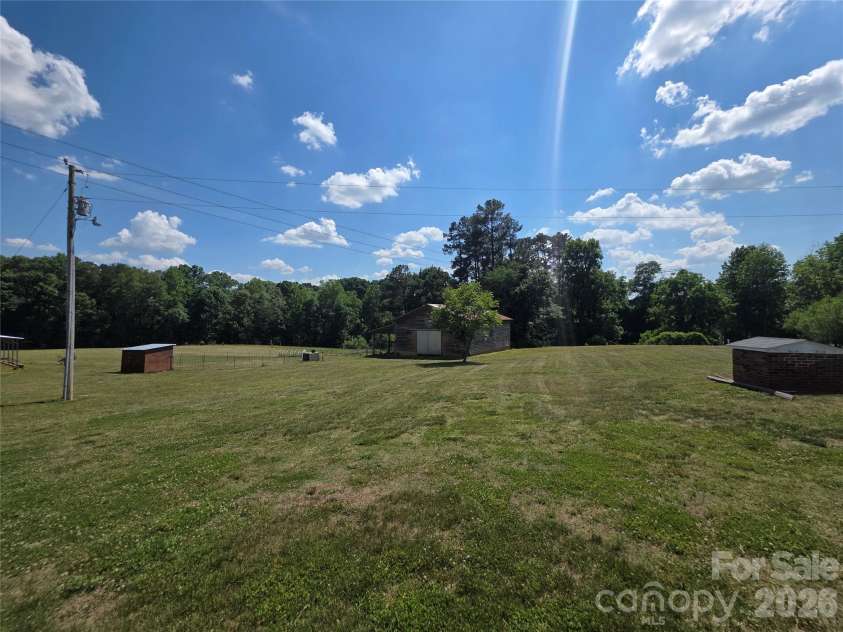 320 Huffstetler Lake Road, Dallas, NC 28034.  MLS# CAR4383842, YatesRealty ID 36603. 