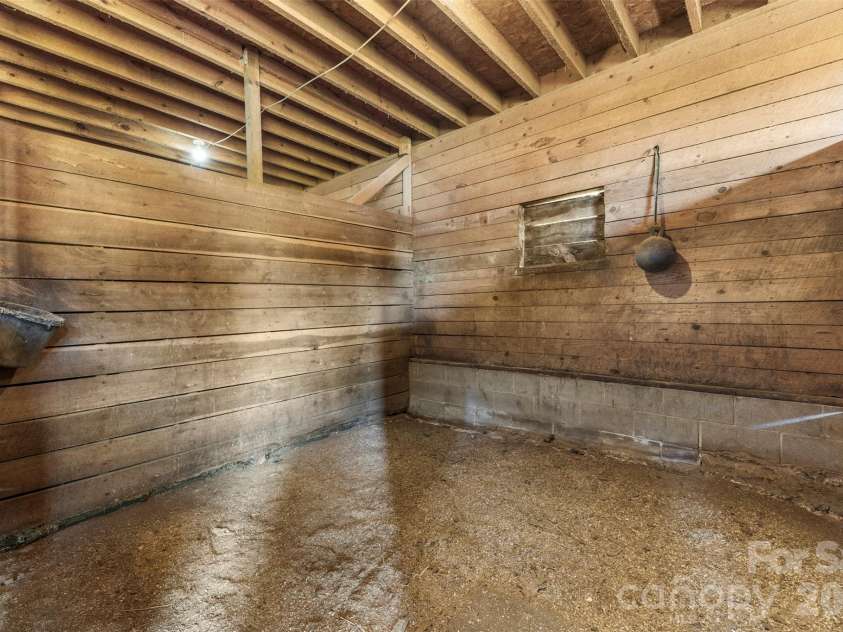 320 Huffstetler Lake Road, Dallas, NC 28034.  MLS# CAR4383842, YatesRealty ID 36603. 