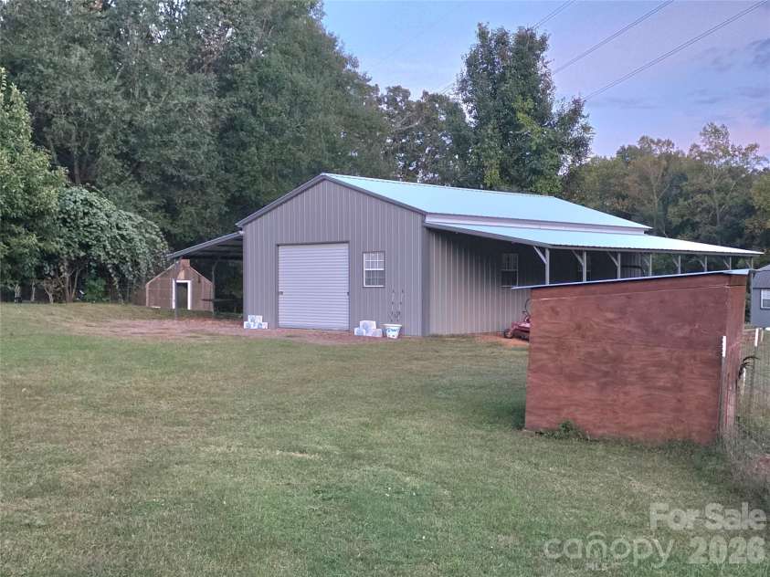 320 Huffstetler Lake Road, Dallas, NC 28034.  MLS# CAR4383842, YatesRealty ID 36603. 