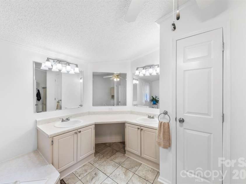 320 Huffstetler Lake Road, Dallas, NC 28034.  MLS# CAR4383842, YatesRealty ID 36603. 
