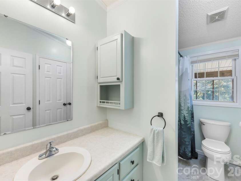 320 Huffstetler Lake Road, Dallas, NC 28034.  MLS# CAR4383842, YatesRealty ID 36603. 