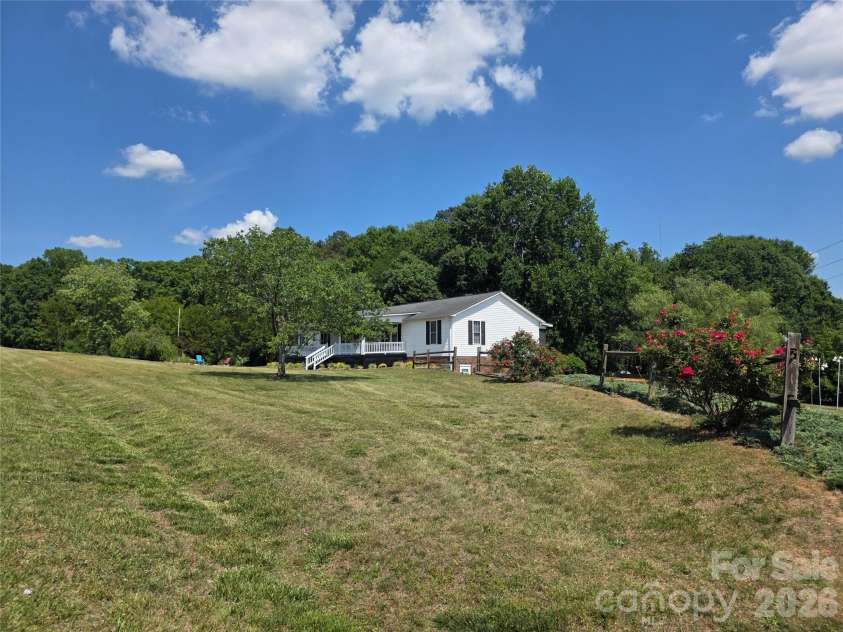 320 Huffstetler Lake Road, Dallas, NC 28034.  MLS# CAR4383842, YatesRealty ID 36603. 