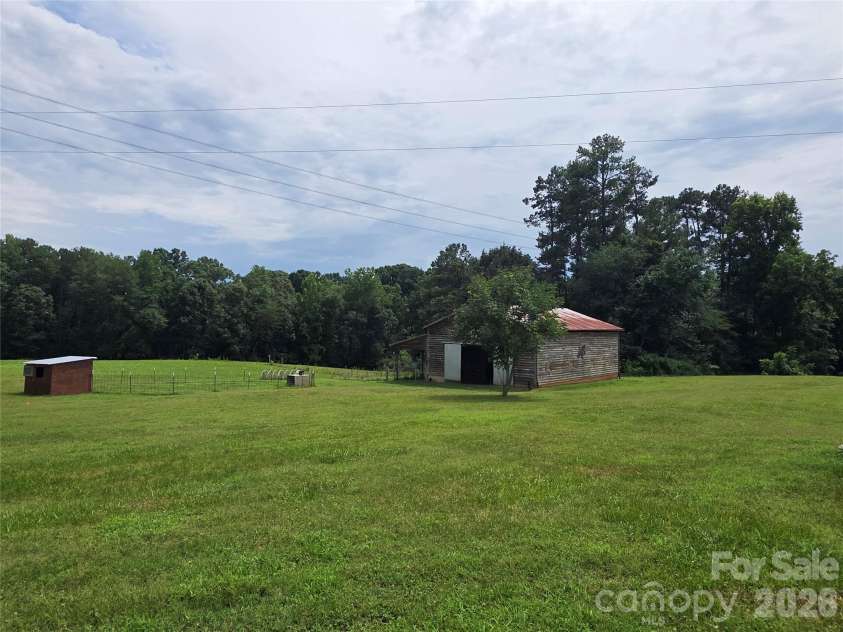 320 Huffstetler Lake Road, Dallas, NC 28034.  MLS# CAR4383842, YatesRealty ID 36603. 