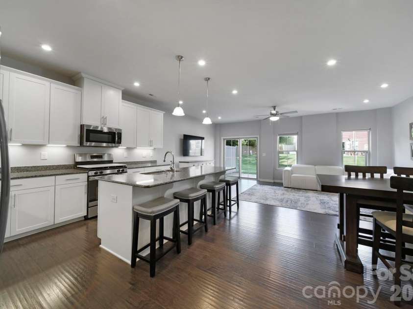 502 Park Meadows Drive, Matthews, NC 28104.  MLS# CAR4397927, YatesRealty ID 36606. 
