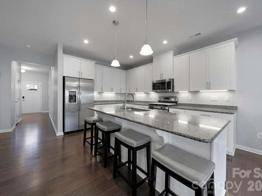 502 Park Meadows Drive, Matthews, NC 28104.  MLS# CAR4397927, YatesRealty ID 36606. 