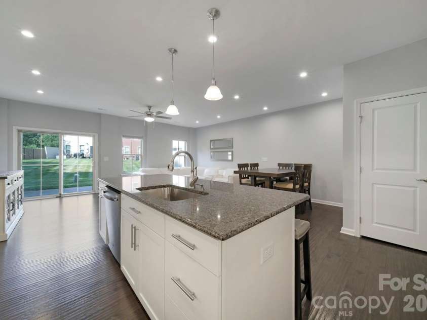 502 Park Meadows Drive, Matthews, NC 28104.  MLS# CAR4397927, YatesRealty ID 36606. 