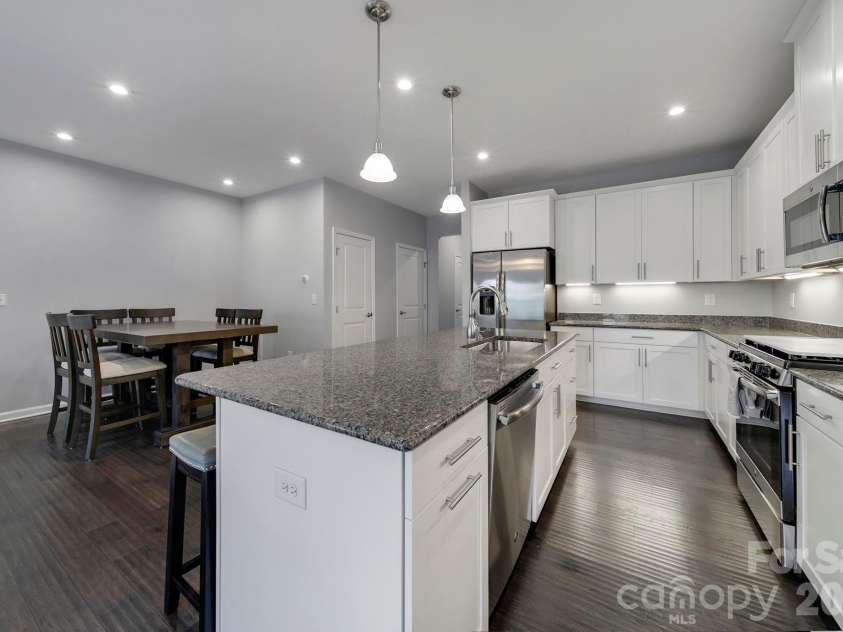 502 Park Meadows Drive, Matthews, NC 28104.  MLS# CAR4397927, YatesRealty ID 36606. 