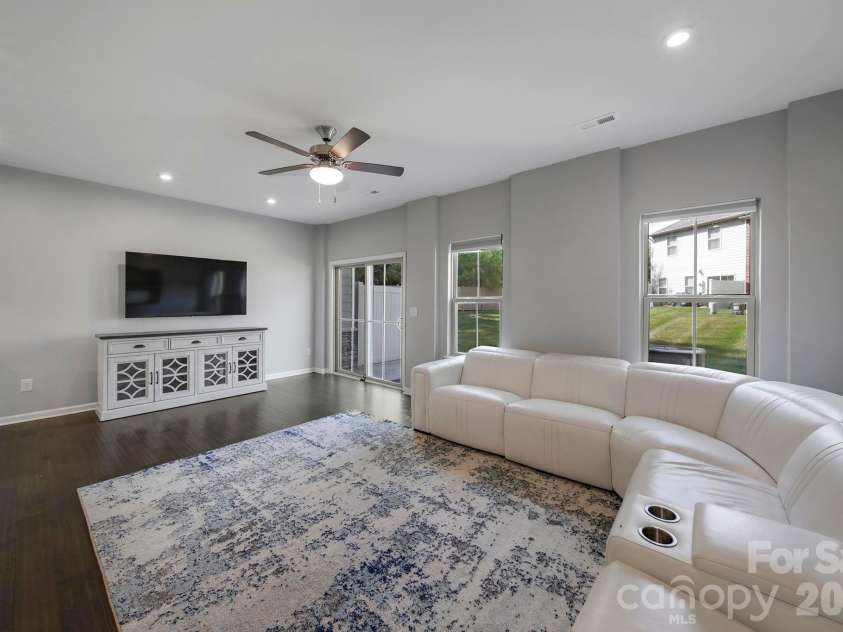 502 Park Meadows Drive, Matthews, NC 28104.  MLS# CAR4397927, YatesRealty ID 36606. 