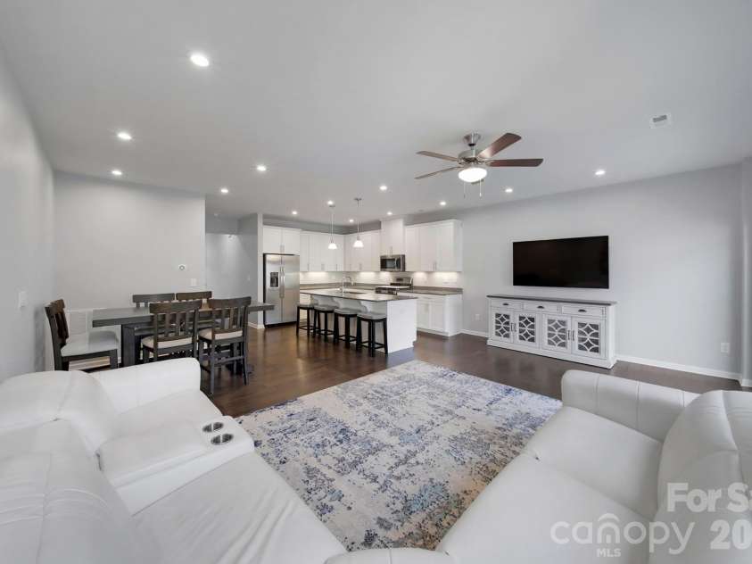 502 Park Meadows Drive, Matthews, NC 28104.  MLS# CAR4397927, YatesRealty ID 36606. 